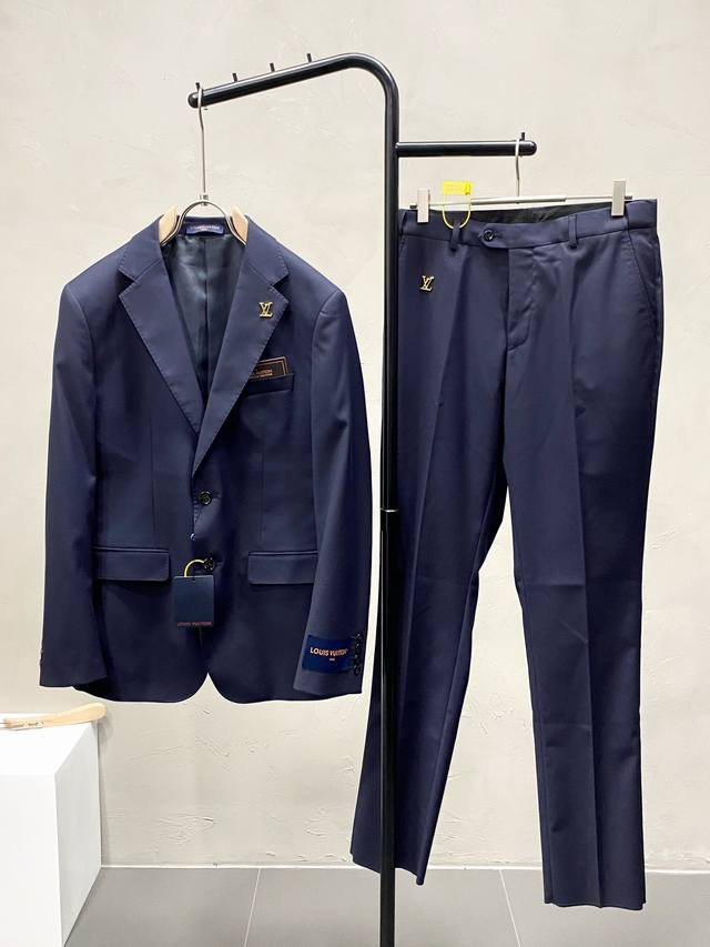 suit. Single-breasted jacket and trousers. Louis Vuitton LV new spring/autumn s