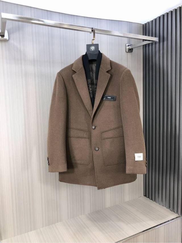 Fendi's new 2025 Fall/Winter men's cashmere Kensington coat features a detachab