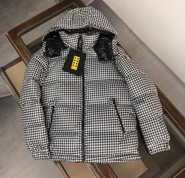 Mon*Cler Men's Socotrine Short Houndstooth Down Jacket and Puffer Jacket for Aut