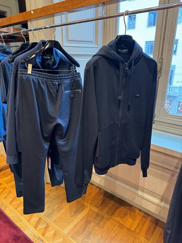 Clothes and pants royal blue counter real shot