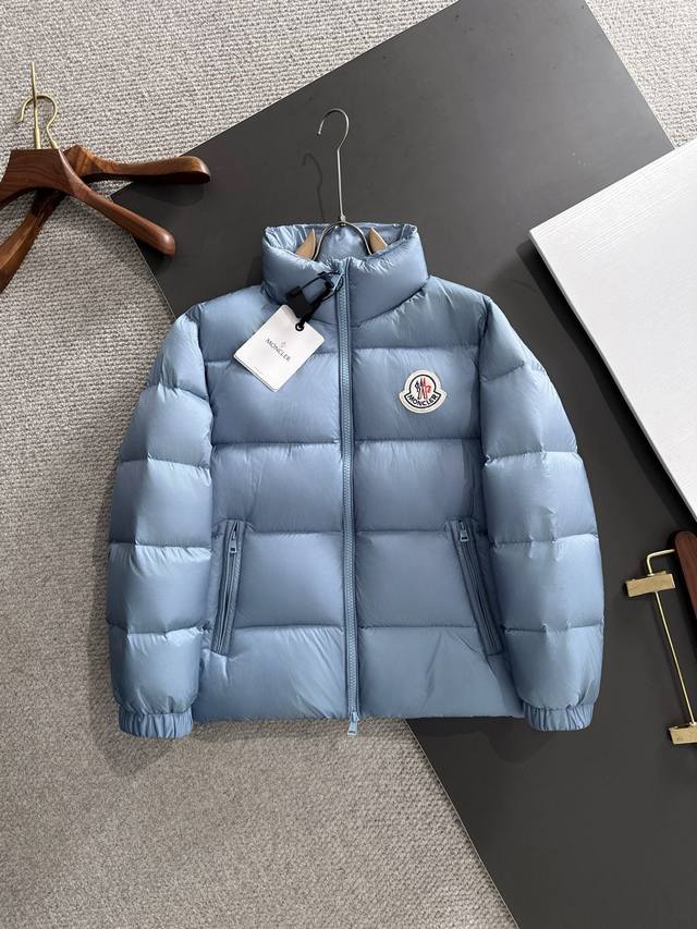 690 | Moncler New Cabinet-Level Large Logo Short Down Jacket Description: This s