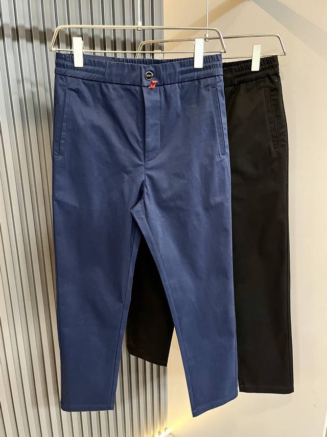 Kiton's new Fall/Winter 2025 men's high-end, versatile, all-season slim-fit casu