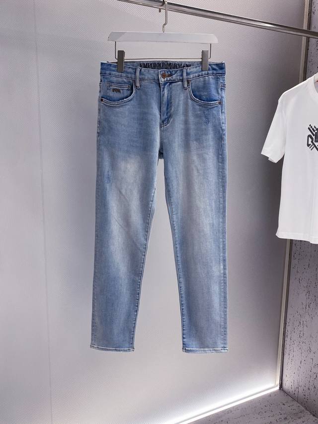 ea~ Slim-fit jeans with offset logo print on the waistband. Classic five-pocket,