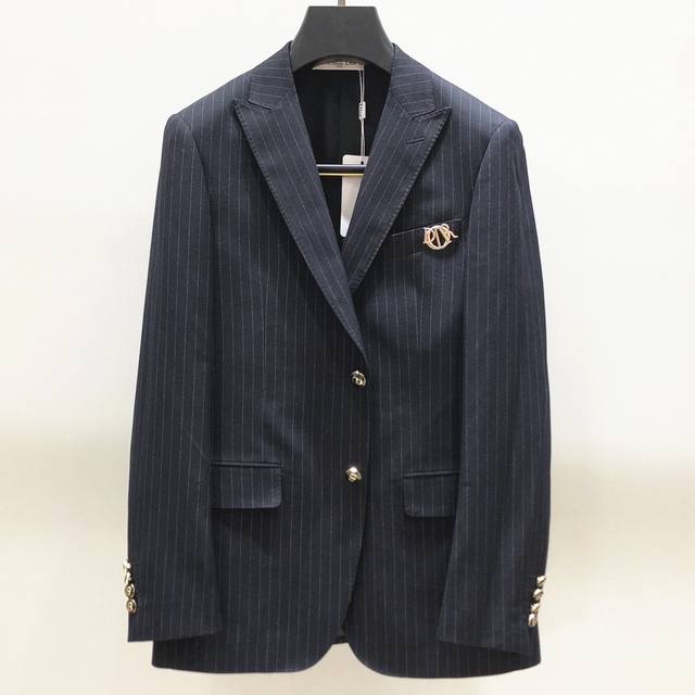 Complete set, single-breasted suit, and trousers. Dior's new spring/fall/winter