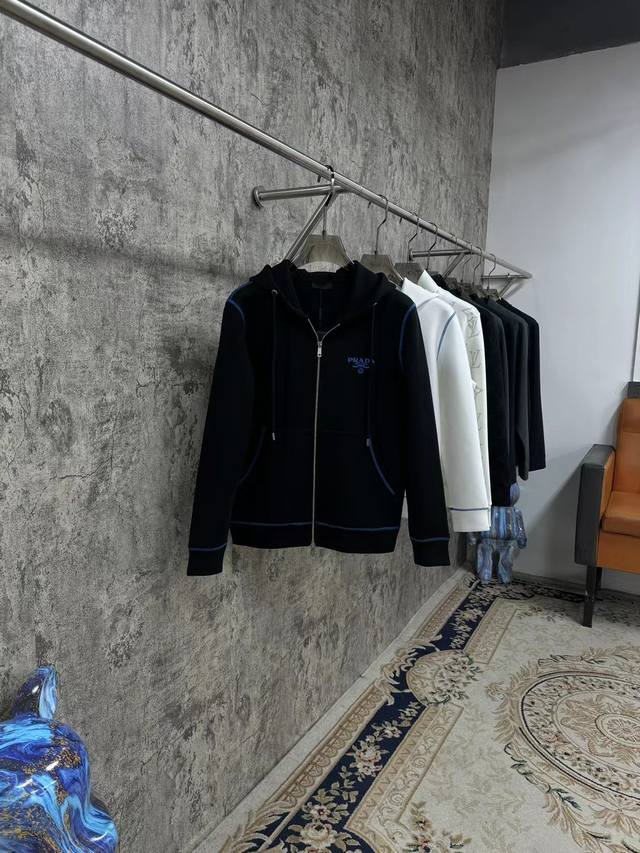 Prada's latest hit hooded jacket for autumn and winter 2025 is made of high-coun