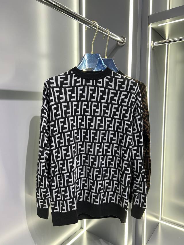 Fendi's latest autumn and winter round neck knitted logo is a classic fashion d