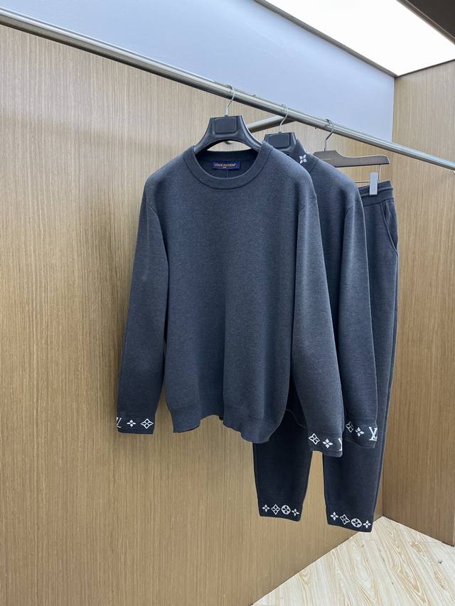 Louis Viitton Classic Sweater: Simplicity Meets Luxury When the autumn breeze br