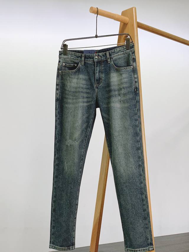 Ralph Lauren's new jeans from the 2025 Fall/Winter collection are high-fashion d