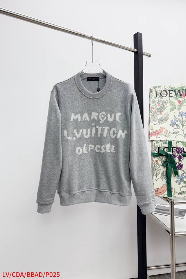 Lv 1V 25Ss New Embroidered Sweatshirt This sweatshirt, crafted from soft cotton,