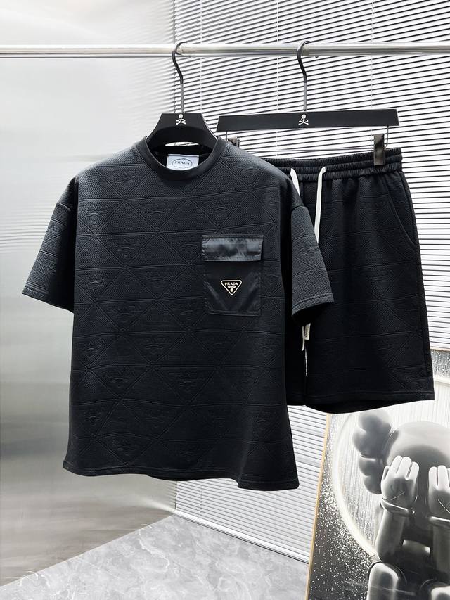 Prada's new 2025 Spring/Summer casual short-sleeved shorts and pants set, a hig