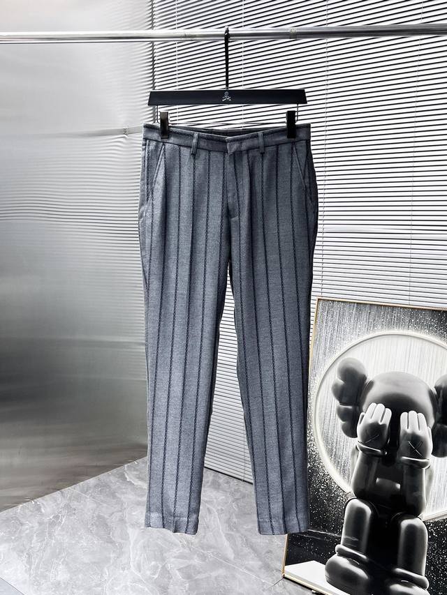 Louis Vuitton Lv 2025Ss Spring/Autumn new cropped casual trousers, a high-end v