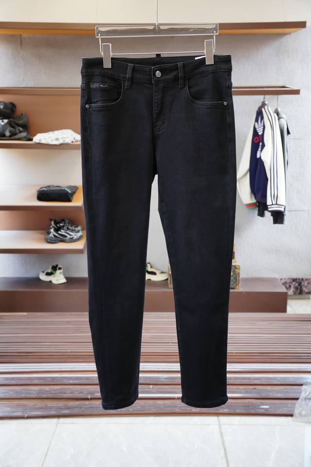 Fendi's new arrival: 2550 early fall new casual jeans, a high-end custom collec