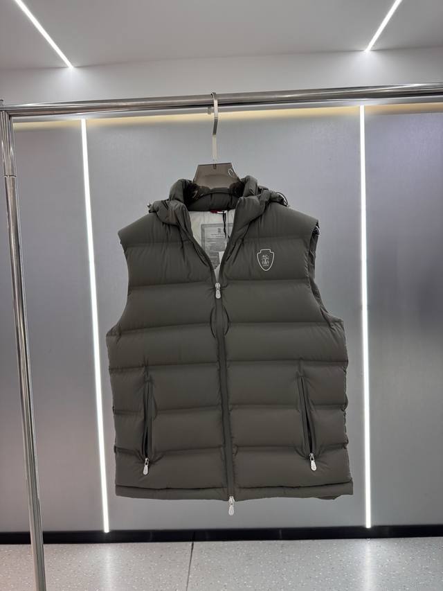 25 The new autumn and winter Bc down vest uses high-quality down filling technol