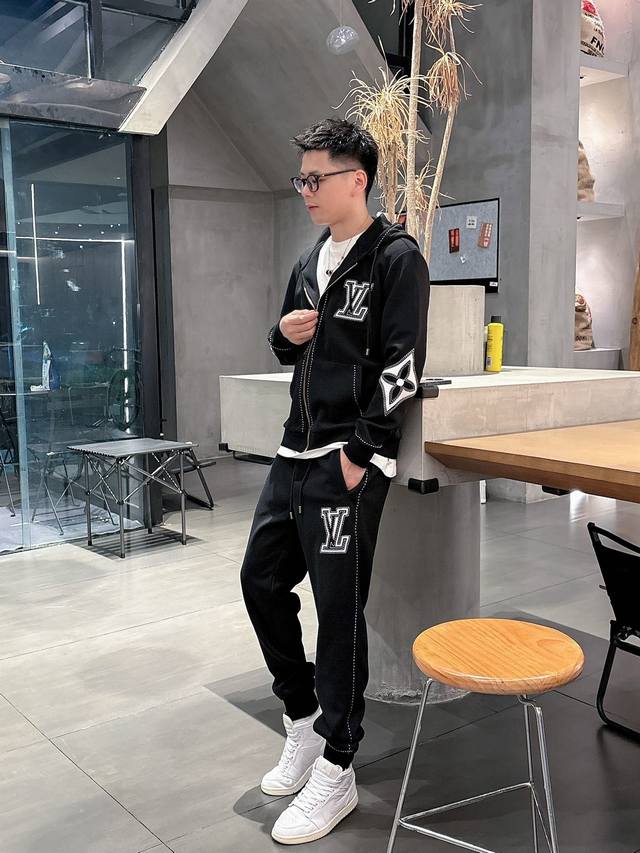 Lv This black zip-up cotton hooded cardigan from Louis Vuitton 25th Anniversary