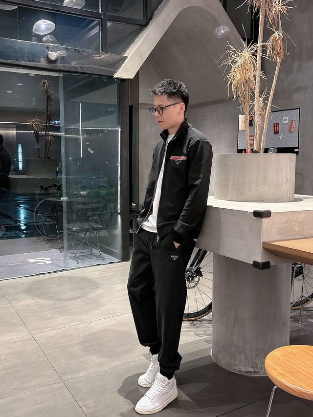 prada Prada's latest suit in 25 years, size M-Xxxl . The latest and top-notch c