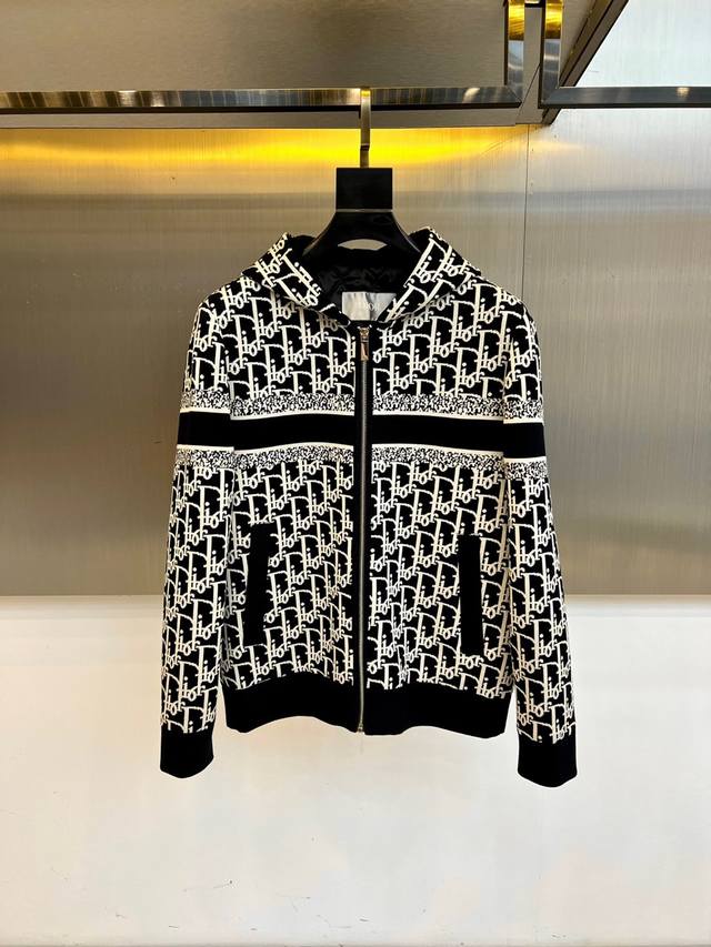 Dior, a quilted hooded jacket, continues the winter season with Oblique print, a