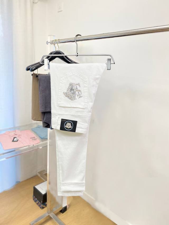 Featured. Long-term stock. High-quality Versace 2025 Spring/Summer official web