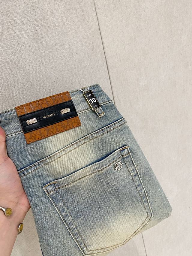 Dior 2025 Spring/Summer Men's Washed Straight Jeans! A great product from a trad