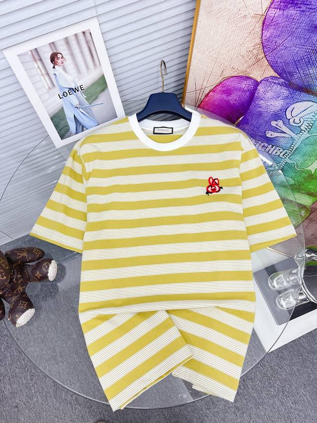 Gucci's new 2025 Gucci tricolore logo print short-sleeved T-shirt, made from cus