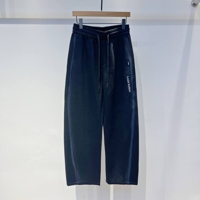 Lujia's 2025 early autumn new trousers are the runway model of this year's lates