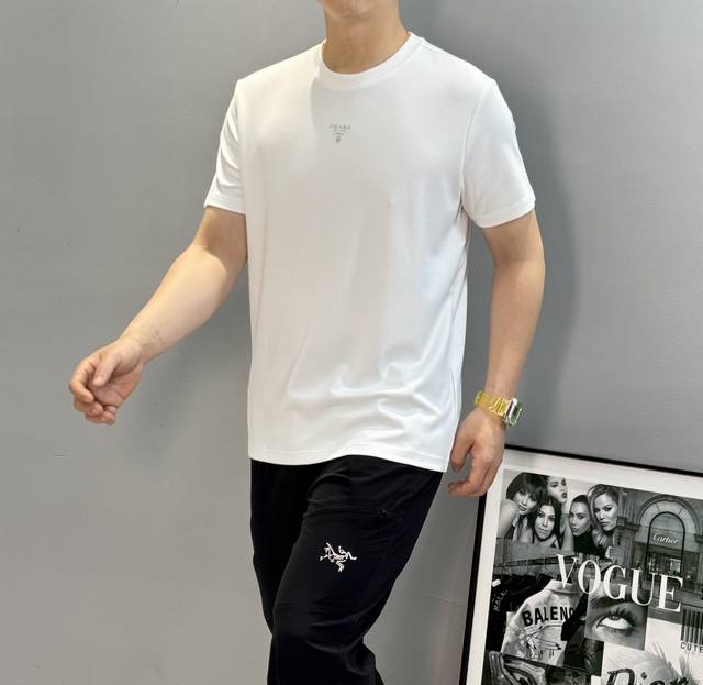 Prada's new 25S modal T-shirt. Basic recommendation! Classic monogram design, h