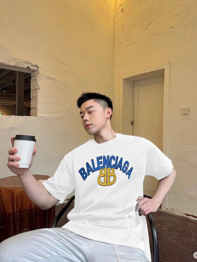 Balenciag* Paris* New 25S crewneck short-sleeved top. Unisex! Balenciag, a trend