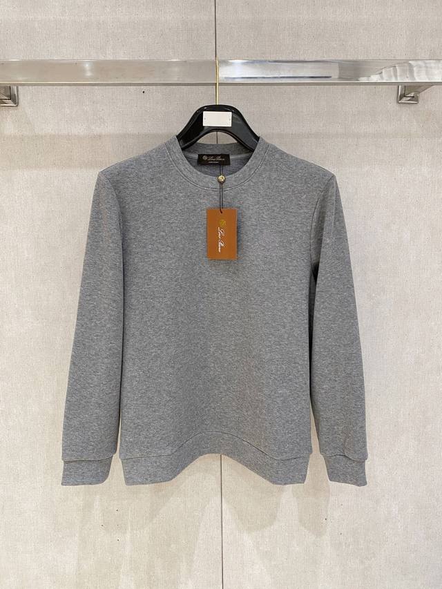 Lp 2500 This autumn/winter cashmere wool pullover is a standout feature, featuri