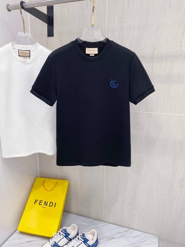 Gucci's 2025 Fall/Winter round-neck embroidered short-sleeved T-shirt. The eleme