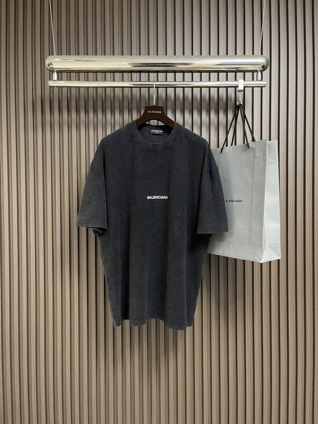Balenciaga autumn and winter towel short-sleeved T-shirt. Fashion items that bre