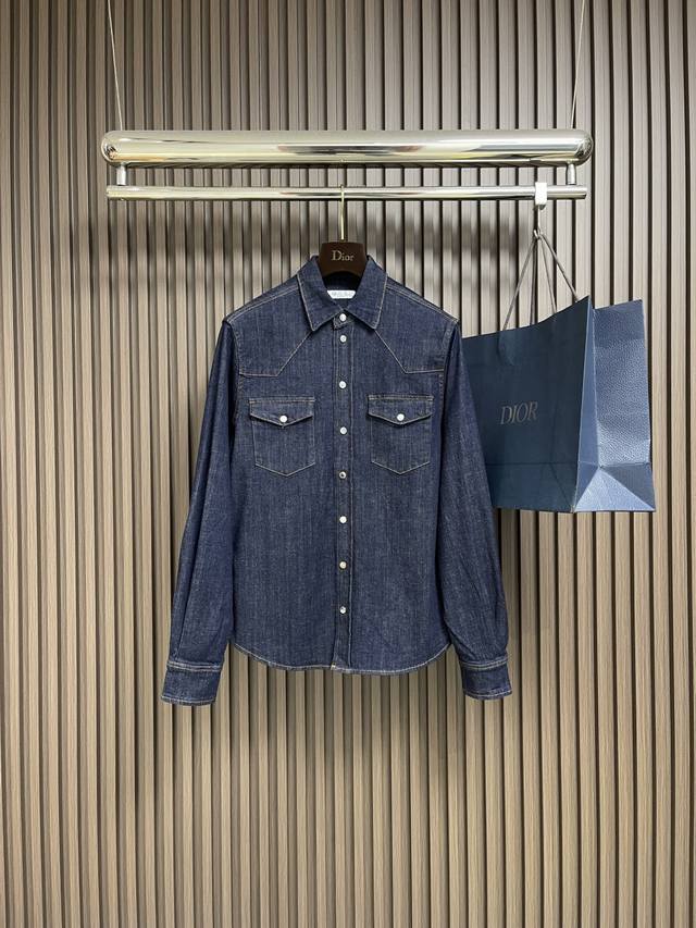 Lp Loropiana's stylish outfit! Retro washed blue denim shirt! Cargo pockets with