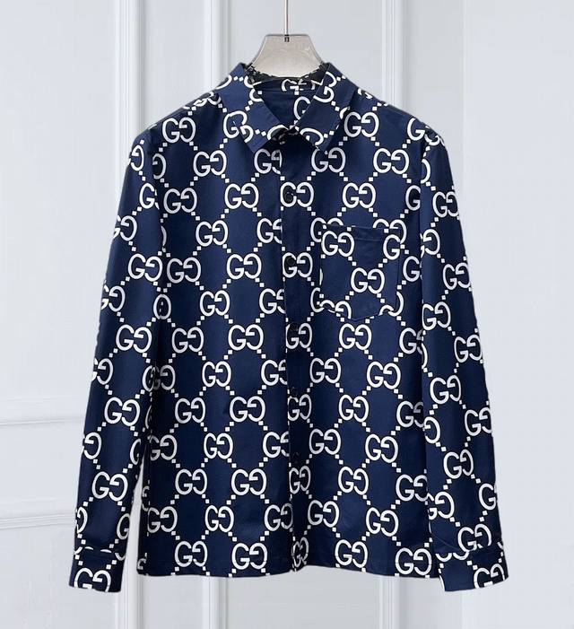 Gucci's new 2025 men's long-sleeved shirt, featuring digital printing, is a hig