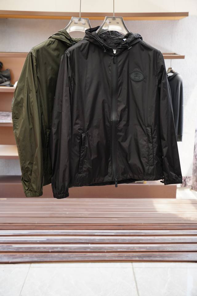 Burberry 2025 Spring/Summer new arrivals with three complete label jackets. Grea