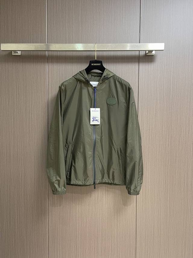 Burberry Knight Seal Jacket is made of nylon fabric made of 100% polyamide fiber