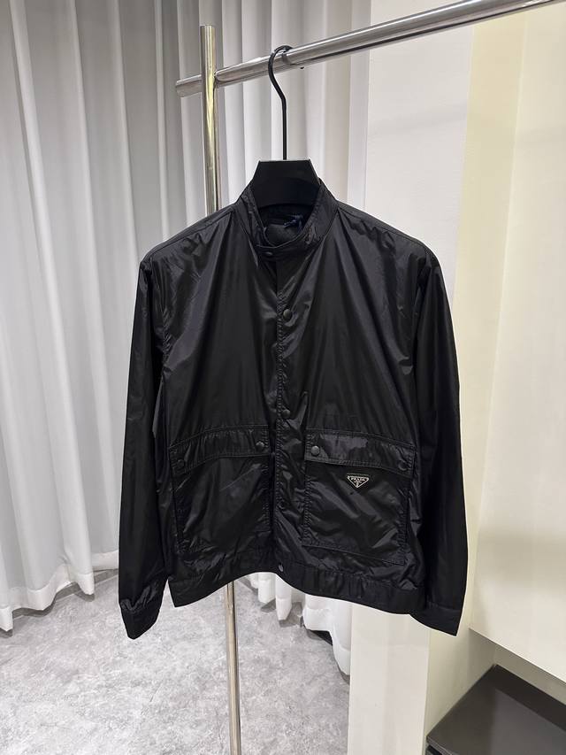 prada25Ss Metal Micro-label Stand-up Collar Jacket This jacket is made of recycl