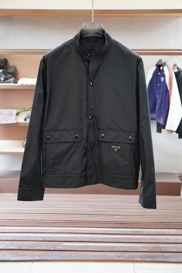 prada - New Spring/Summer 25 pr*Da lightweight jacket with a small stand-up coll prada - New Spring/Summer 25 pr*Da lightweight jacket with a small stand-up coll