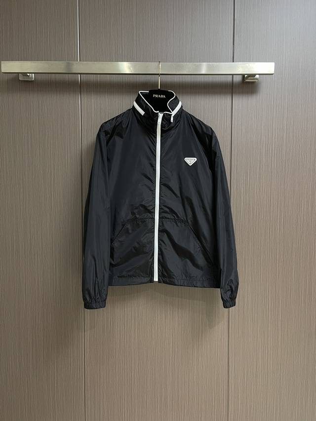 Prada camping jacket, this versatile and practical waistband jacket is made fro