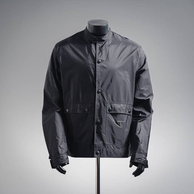 In stock, finely crafted, with year-round after-sales service. This Prada PRD ja