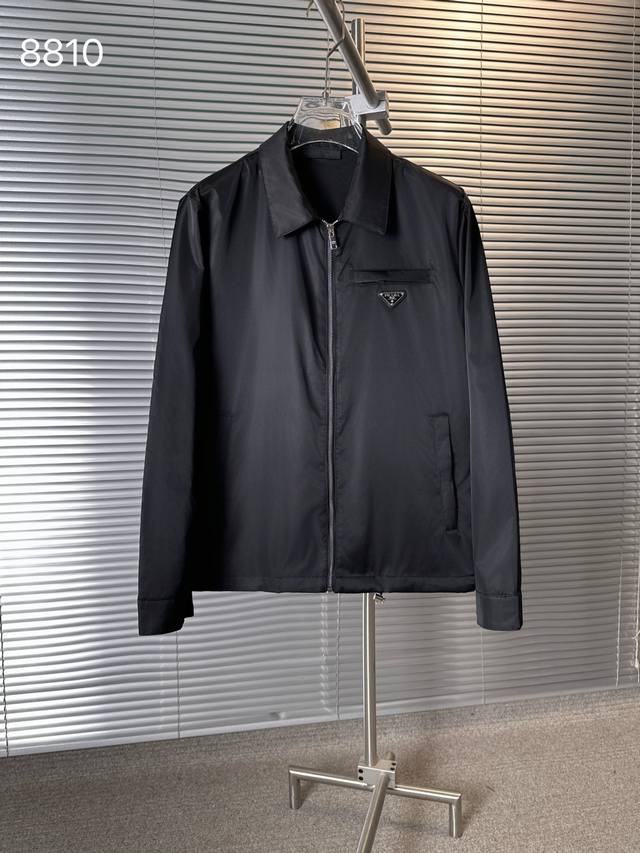 pra Prada's new fall/winter 25 collection is here! This stylish business jacket