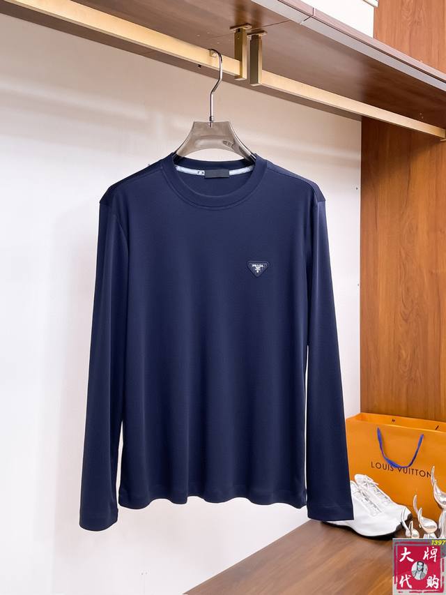 prada This stylish, minimalist long-sleeved Prada early autumn base shirt is ren