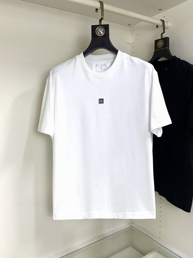 High-end Givenchy, a blessing for fat men. The largest size is Xl and can accomm