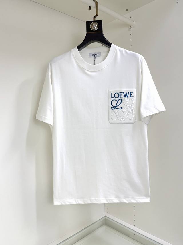 Loewe's fat man's good news, the largest Xl version can be worn by a 200-pound t