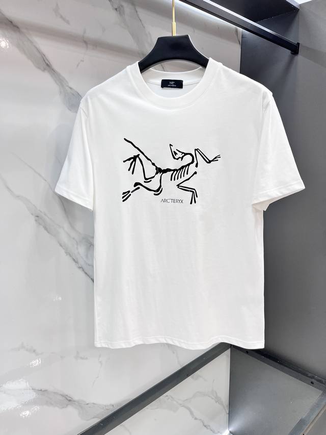 Arc'teryx's latest versatile 25Ss short-sleeved top, unisex! Available in multi