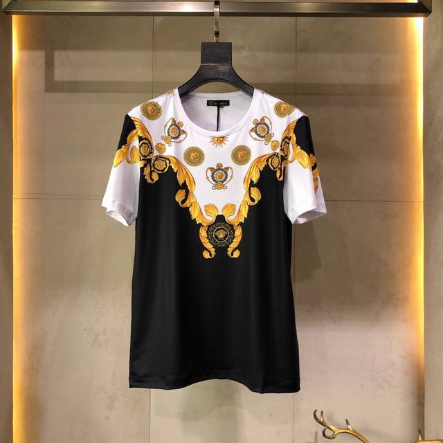 Versac*E Versace, SS's new spring/summer graffiti print short T-shirt. Available