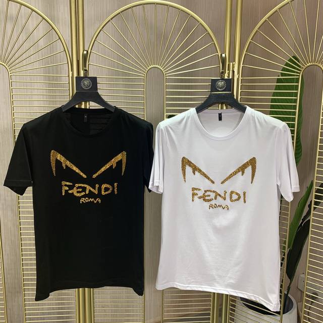 Fendi. This year's latest hot-selling short-sleeved T-shirt. Available exclusive