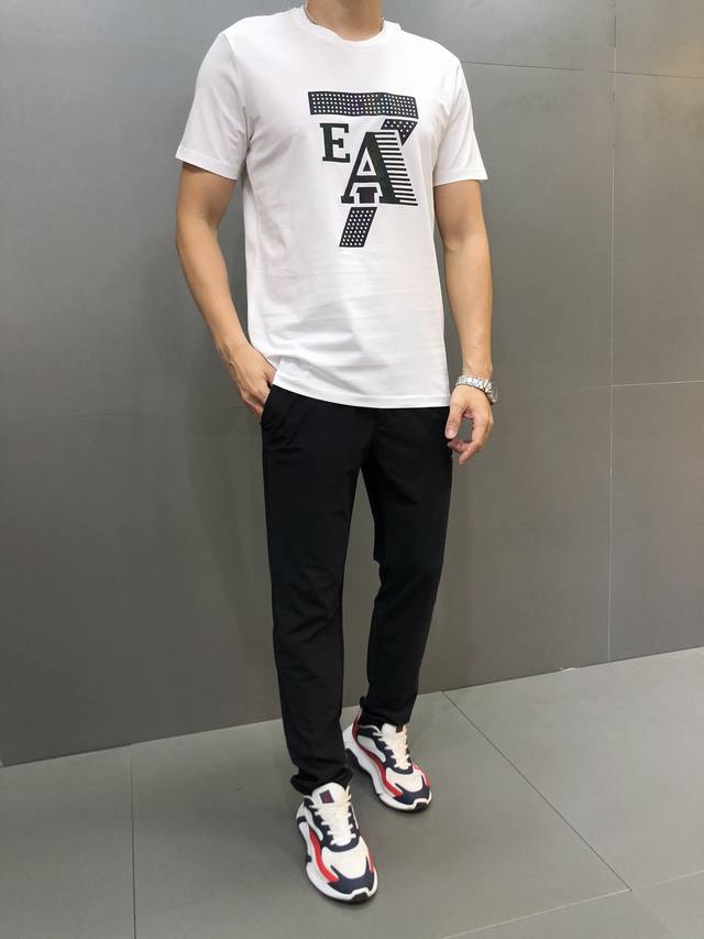 Armani. The latest hot-selling short-sleeved T-shirt of the year. Available in