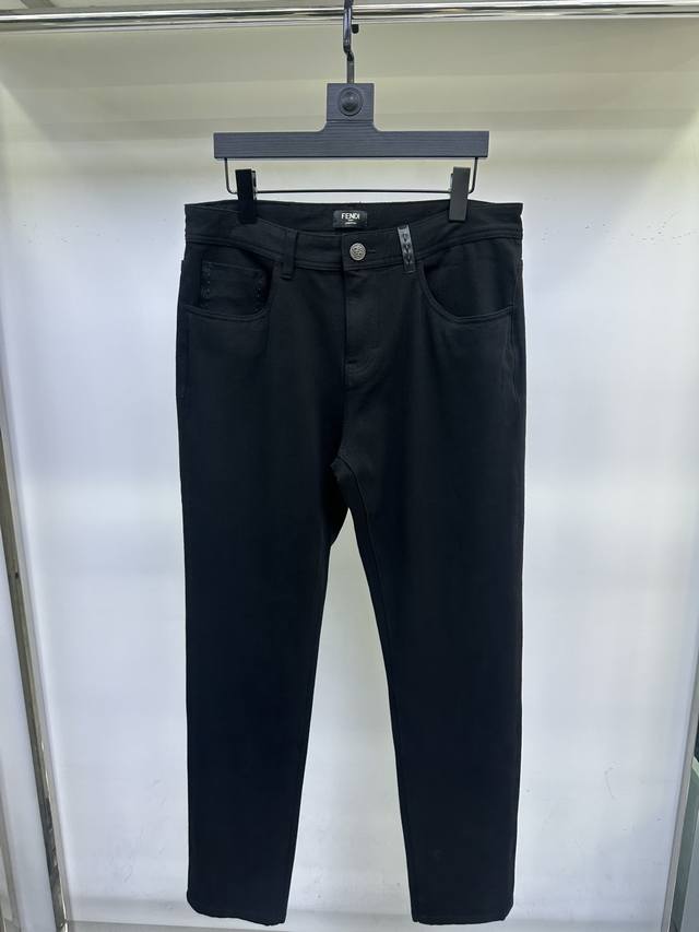 Fendi Black Bull 25Ss new autumn and winter straight version customized pure bla