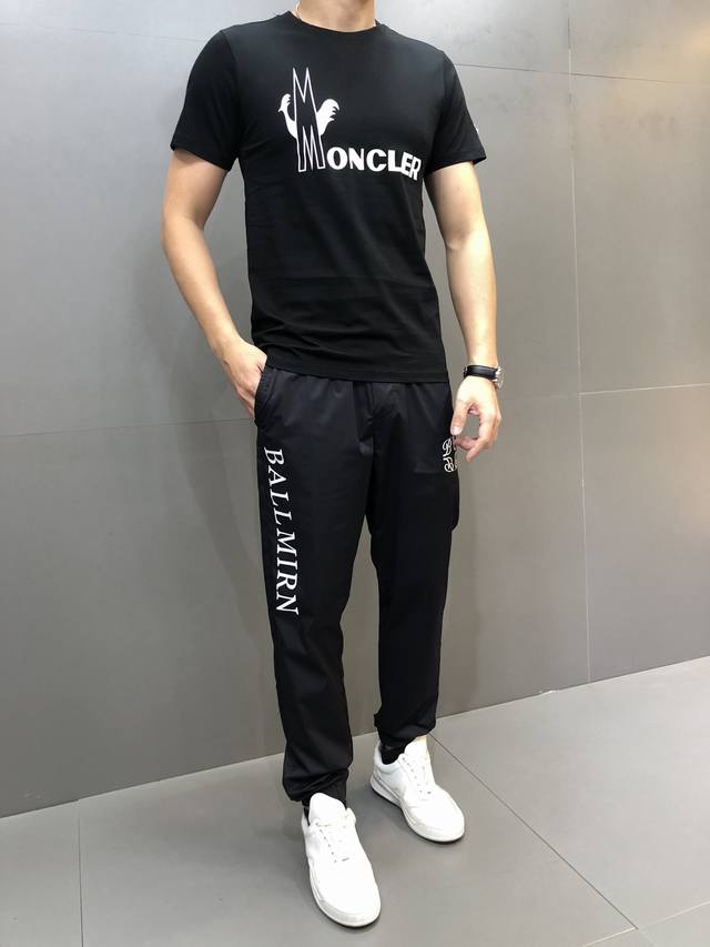 Monkou. This year's latest hot-selling short-sleeved T-shirt. Available in stor