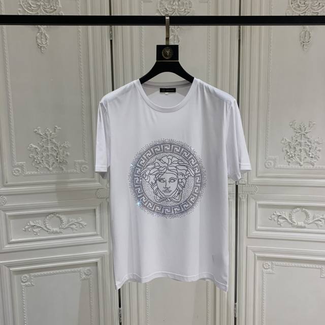 Versace's early spring official website synchronized new models for sale first