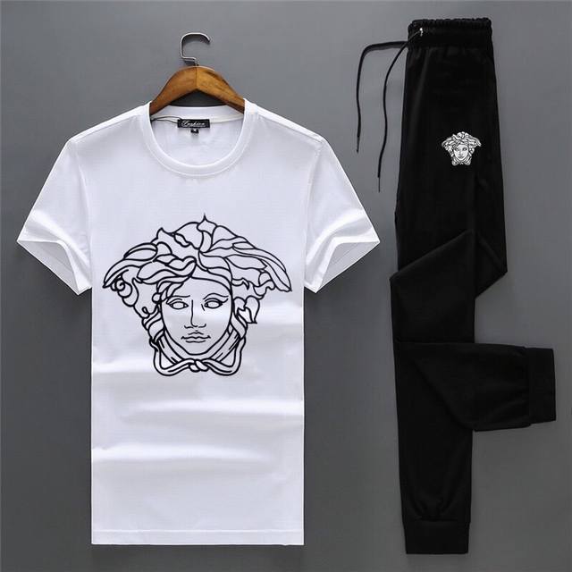Great deal! Versace's new summer short-sleeved, long-pants tracksuits are avail