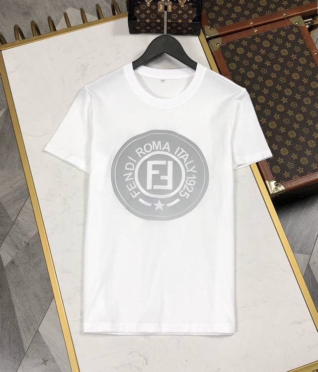 Fendi's latest hit, crew-neck short-sleeve top, available simultaneously on the